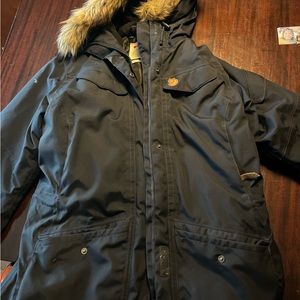 LIKE NEW Fjallraven WARM winter coat!